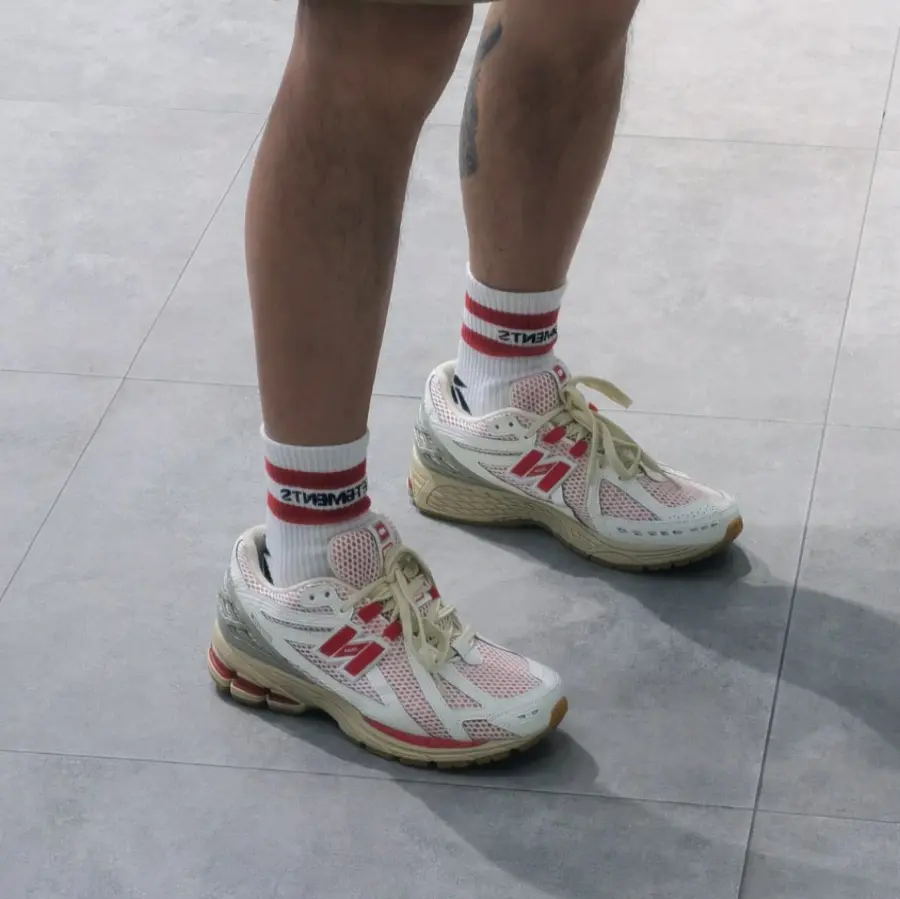 Alternative view of Giày New Balance 1906R 'Sea Salt True Red' M1906RO