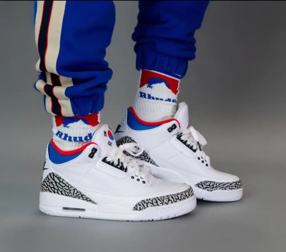 Alternative view of Giày Nike Air Jordan 3 Retro 'Seoul' AV8370-100