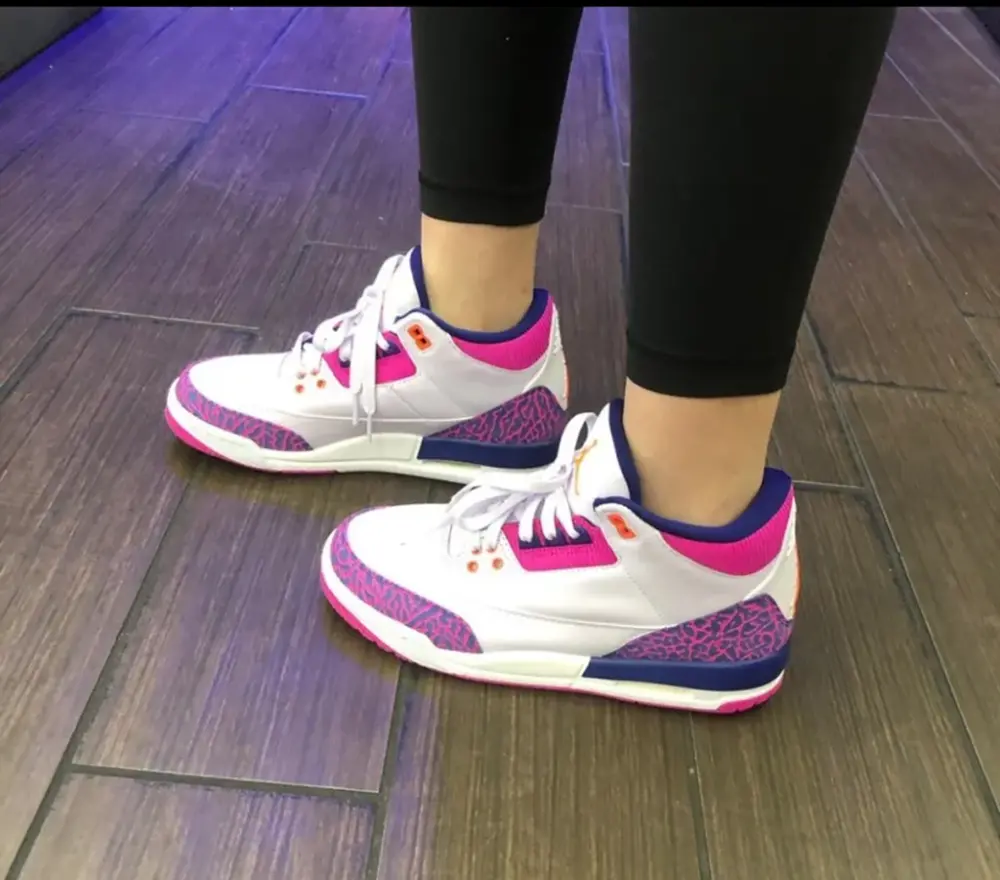 Alternative view of Giày Nike Air Jordan 3 'Retro Barely Grape' 441140-500