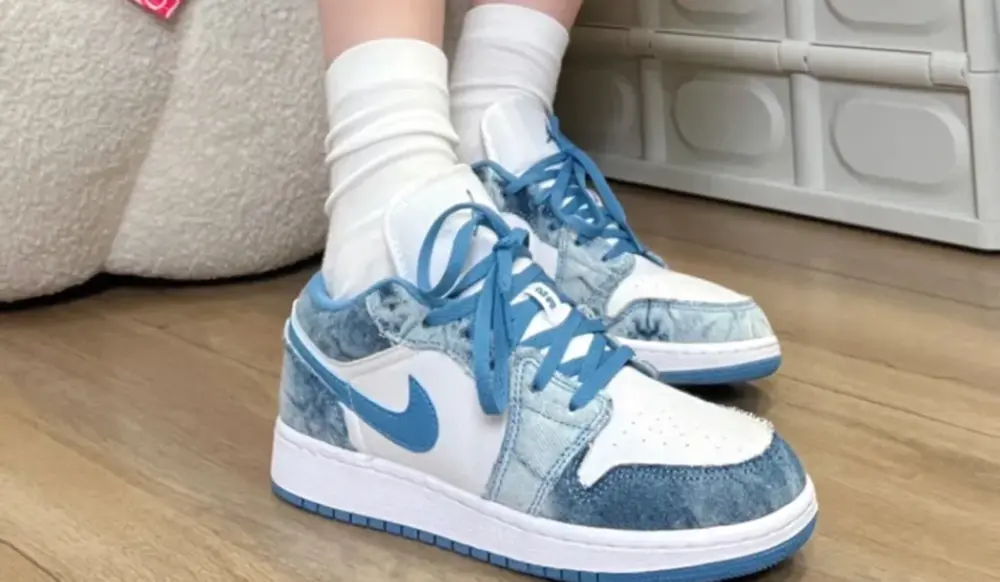 Giày Nike Air Jordan 1 Low 'Washed Denim' GS DM8947-100 - Ảnh 3