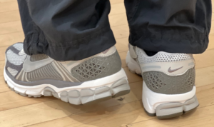 Alternative view of Giày Nike Zoom Vomero 5 PRM 'Light Iron Ore' FD0791-012