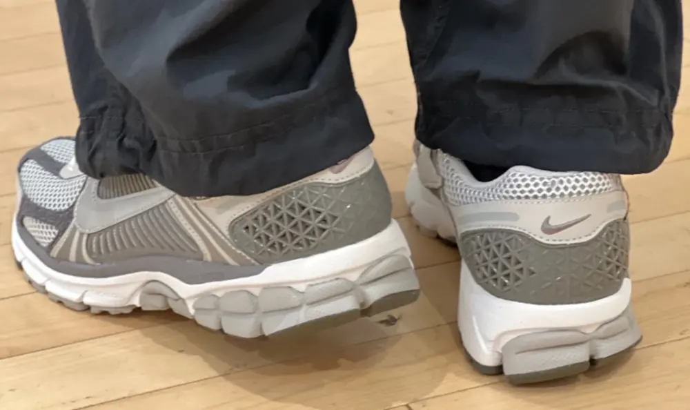 Alternative view of Giày Nike Zoom Vomero 5 PRM 'Light Iron Ore' FD0791-012