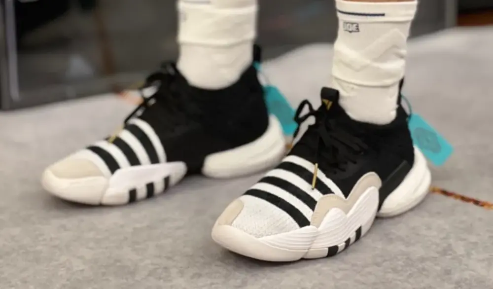 Alternative view of Giày Adidas Trae Young 'Black' H06477