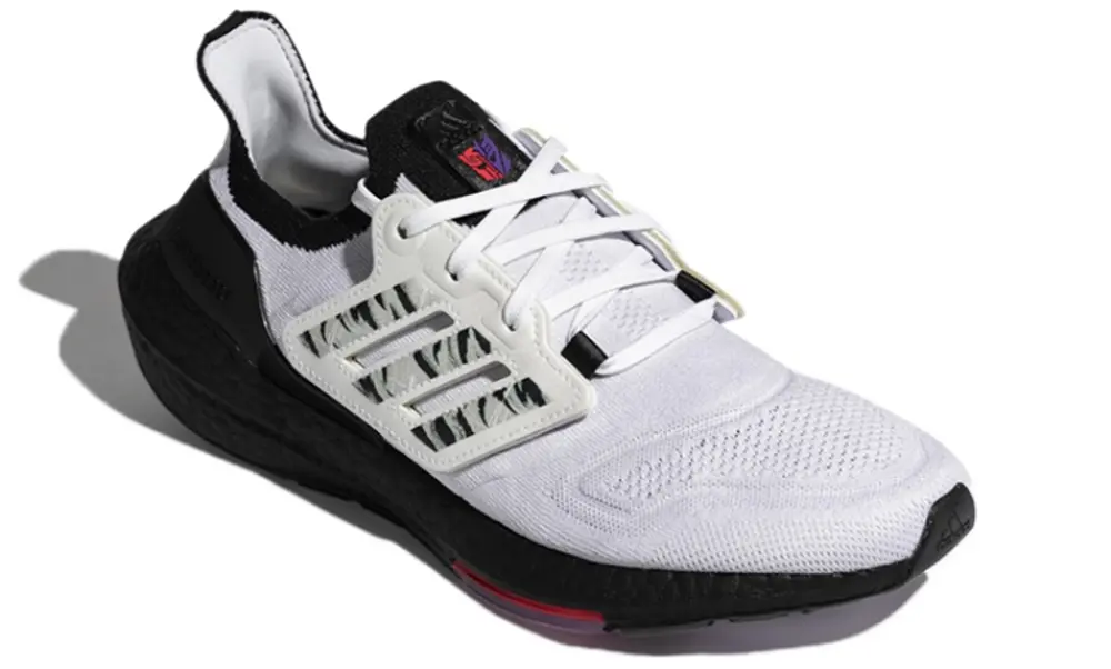 Alternative view of Giày Adidas Ultra Boost 22 'White Black' GW1915