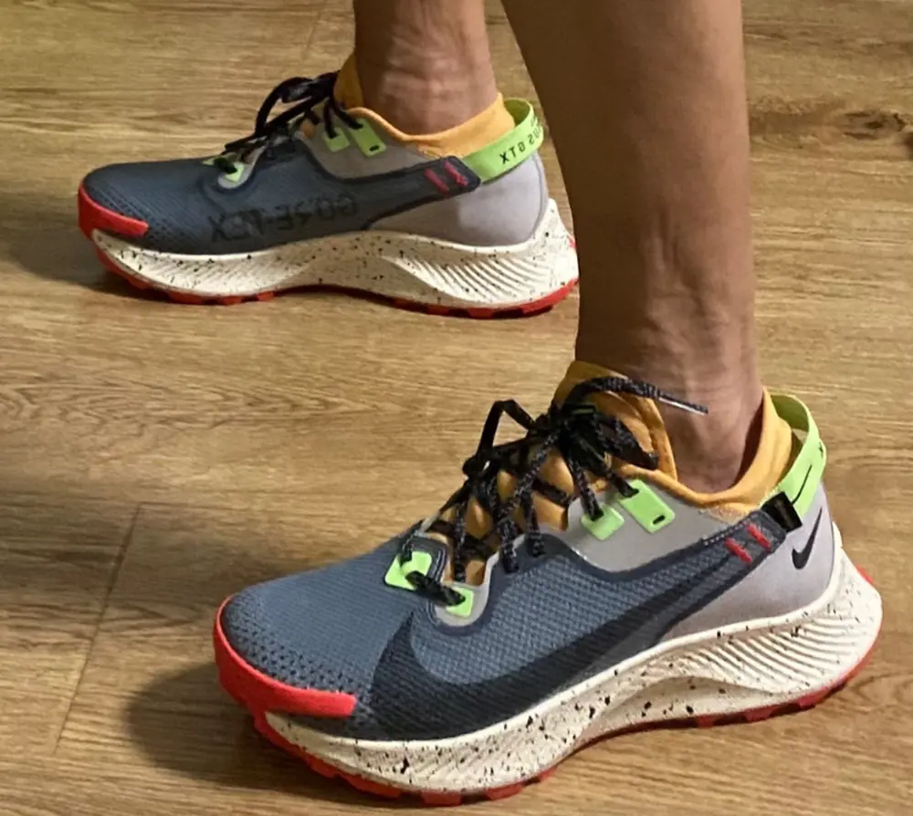 Alternative view of Giày Nike Pegasus Trail 2 GTX 'Smoke Grey Bucktan' CU2016-002