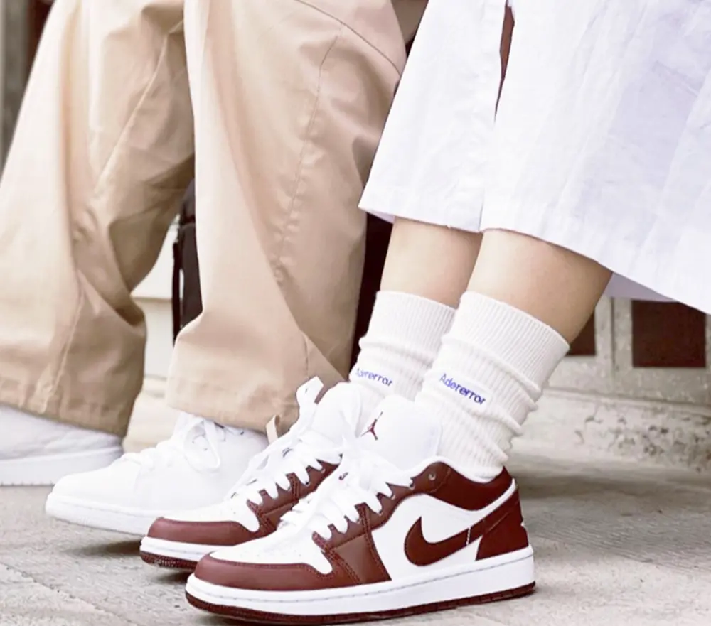 Giày Nike Air Jordan 1 Low Gets A Familiar 'Team Red' Look DC0774-116 - Ảnh 3