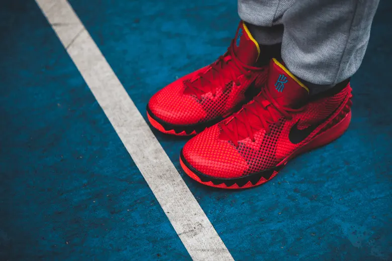 Alternative view of Giày Nike Kyrie 1 'Deceptive Red' 705277-606
