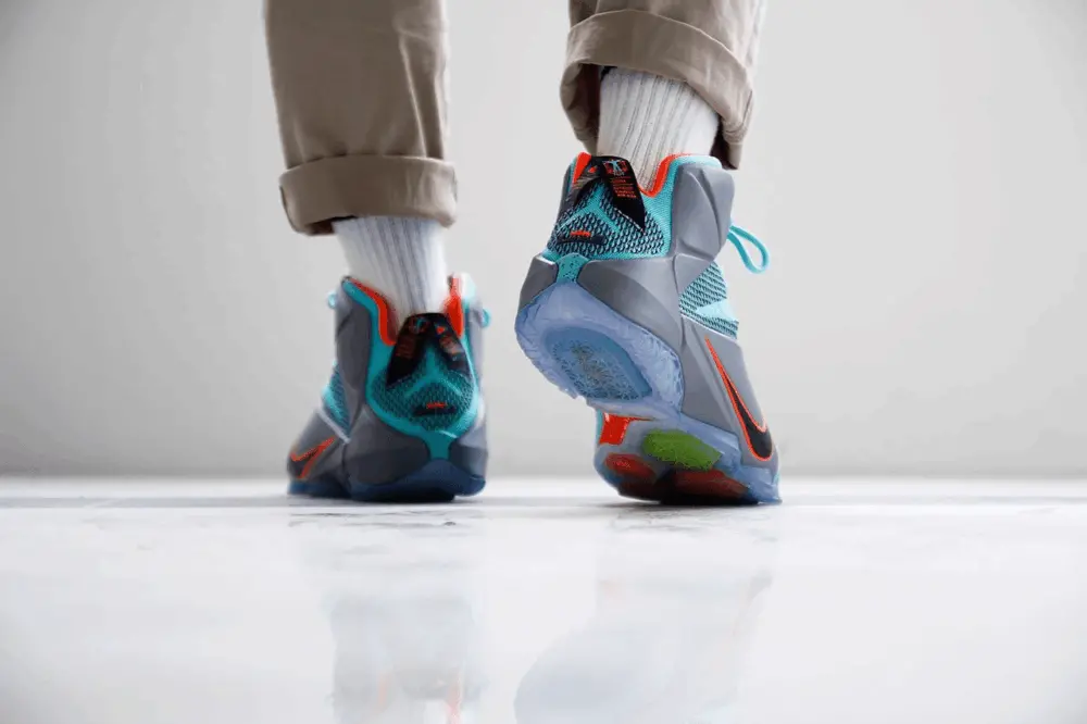 Alternative view of Giày Nike LeBron 12 'NSRL' 684593-301