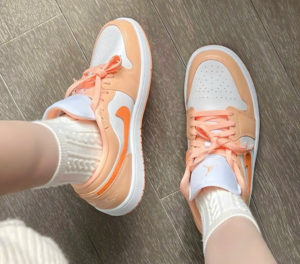 Alternative view of Giày Nike Air Jordan 1 Low 'Sunset Haze' DC0774-801
