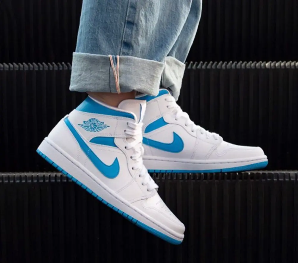 Alternative view of Giày Nike Air Jordan 1 Mid 'UNC' BQ6472-114