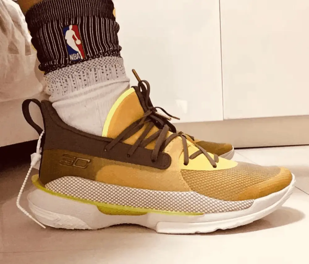 Alternative view of Giày Under Armour Curry 7 'Zeppelin Yellow' 3021258-701