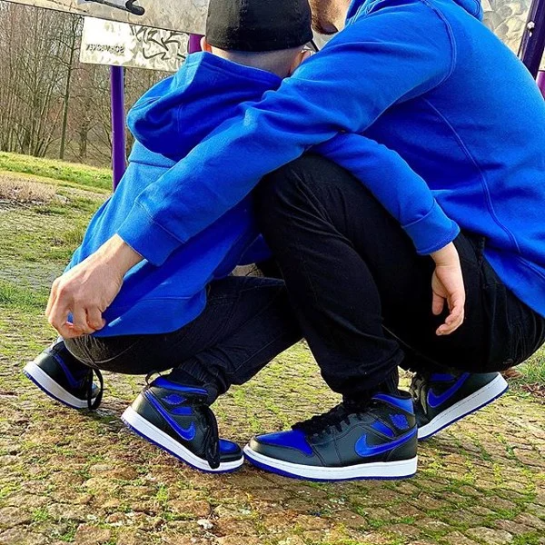 Giày Nike Air Jordan 1 Mid 'Black Hyper Royal' 554724-068 - Ảnh 2