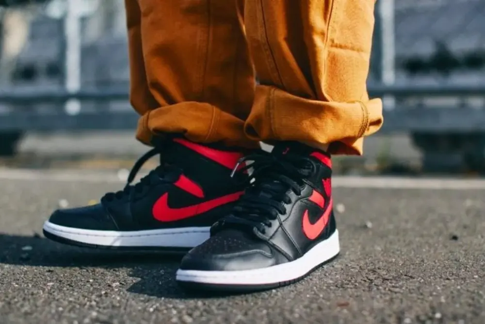 Giày Nike Wmns Air Jordan 1 Mid 'Siren Red' BQ6472-004 - Ảnh 8