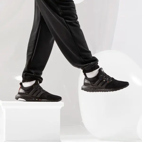 Alternative view of Giày Adidas UltraBoost 4.0 DNA 'Black Hearts' GZ9227