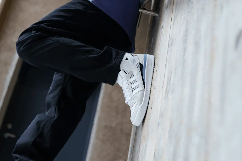 Alternative view of Giày Adidas Forum Mid 'White Ambient Sky' H01679