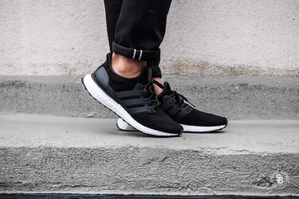 Alternative view of Giày Adidas Ultra Boost 4.0 'Core Black' BB6166