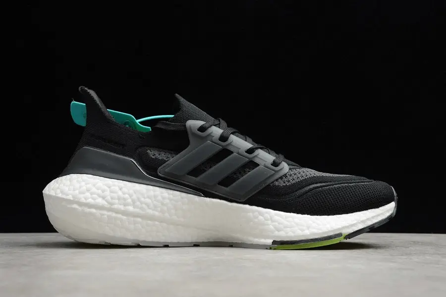 Alternative view of Giày Adidas UltraBoost 21 'Black Silver Metallic' FY0374