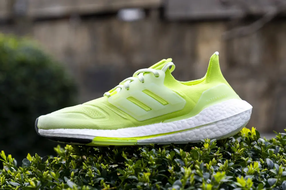 Alternative view of Giày Adidas UltraBoost 22 'Almost Lime' GX5557