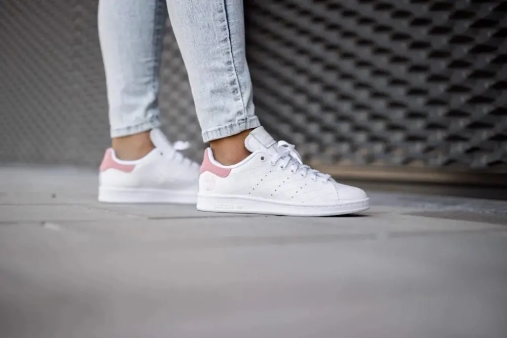 Alternative view of Giày Adidas Wmns Stan Smith 'Glory Pink' FV4070