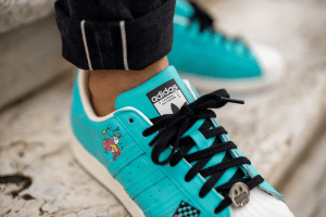 Alternative view of Giày Adidas Arizona x Superstar 'Have an Iced Day - Teal White' GZ2871