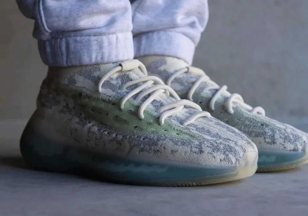 Alternative view of Giày Adidas Yeezy Boost 380 'Alien Blue' GW0304