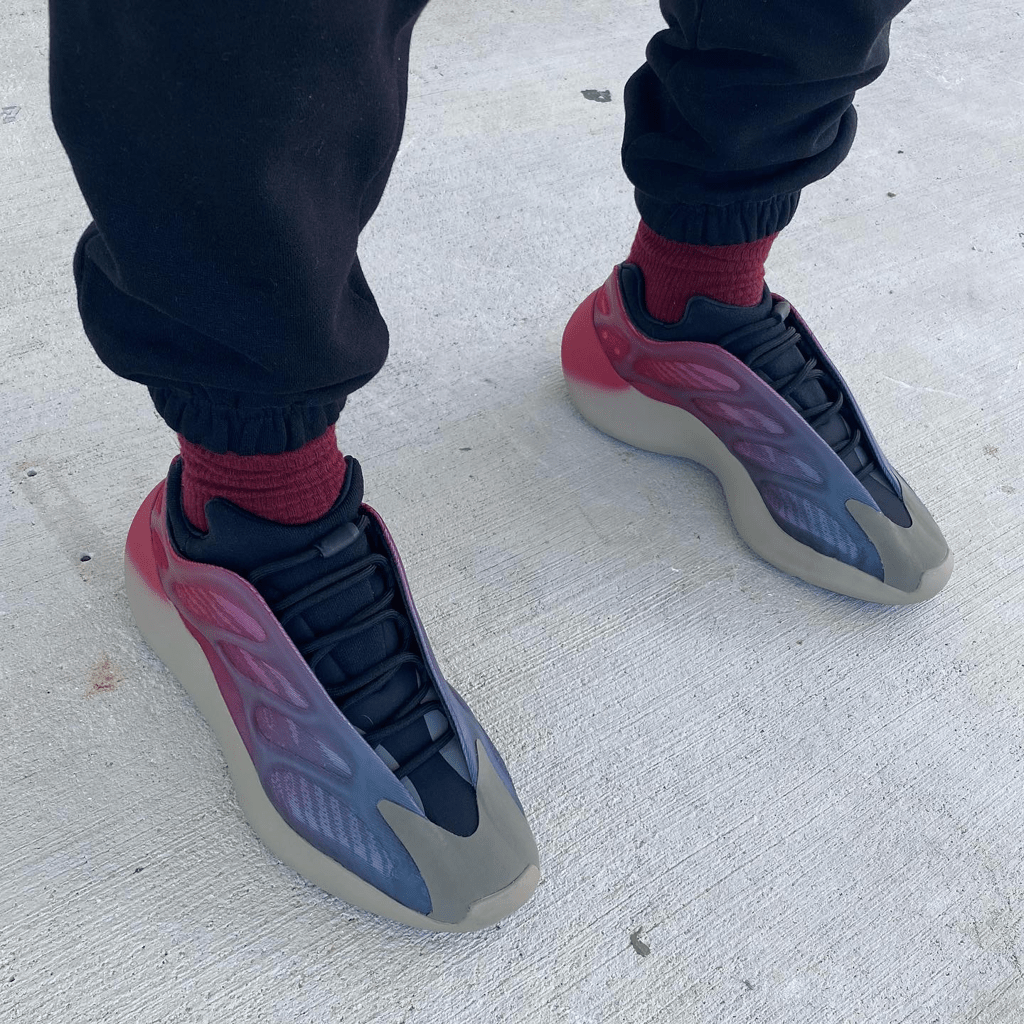 Giày Adidas Yeezy 700 V3 'Fade Carbon' GW1814 - Ảnh 3