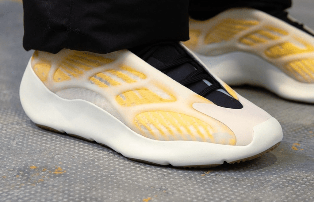 Giày Adidas Yeezy 700 V3 Mono Safflower HP5425 - Ảnh 2