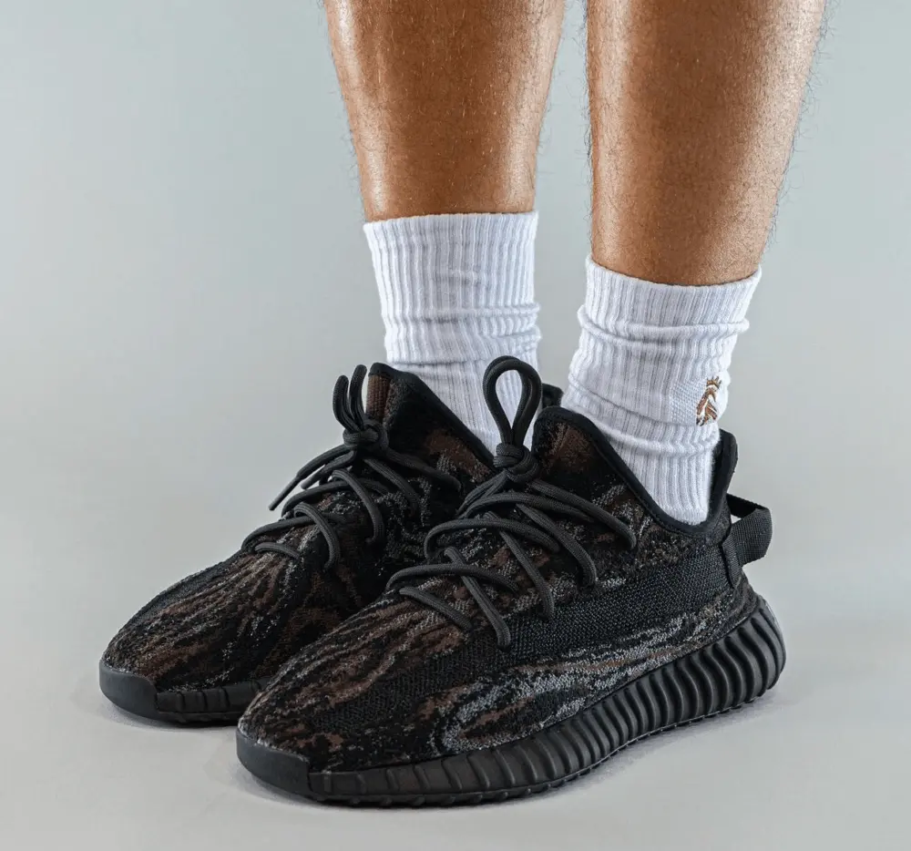 Alternative view of Giày Adidas Yeezy Boost 350 V2 'MX Rock' GW3774