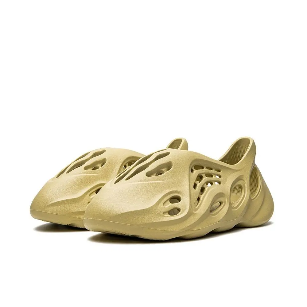 Alternative view of Giày Adidas Yeezy Foam RNNR Sulfur GV6775