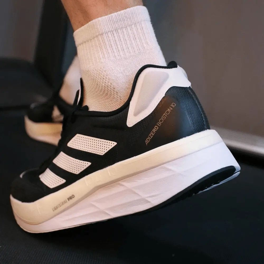 Alternative view of Giày Adidas Adizero Boston 10 'Core Black' H67513