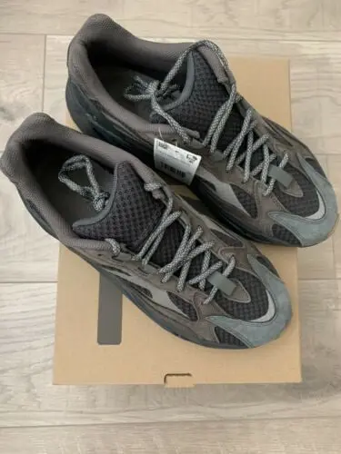 Alternative view of Giày Adidas Yeezy Boost 700 V2 'Geode' EG6860