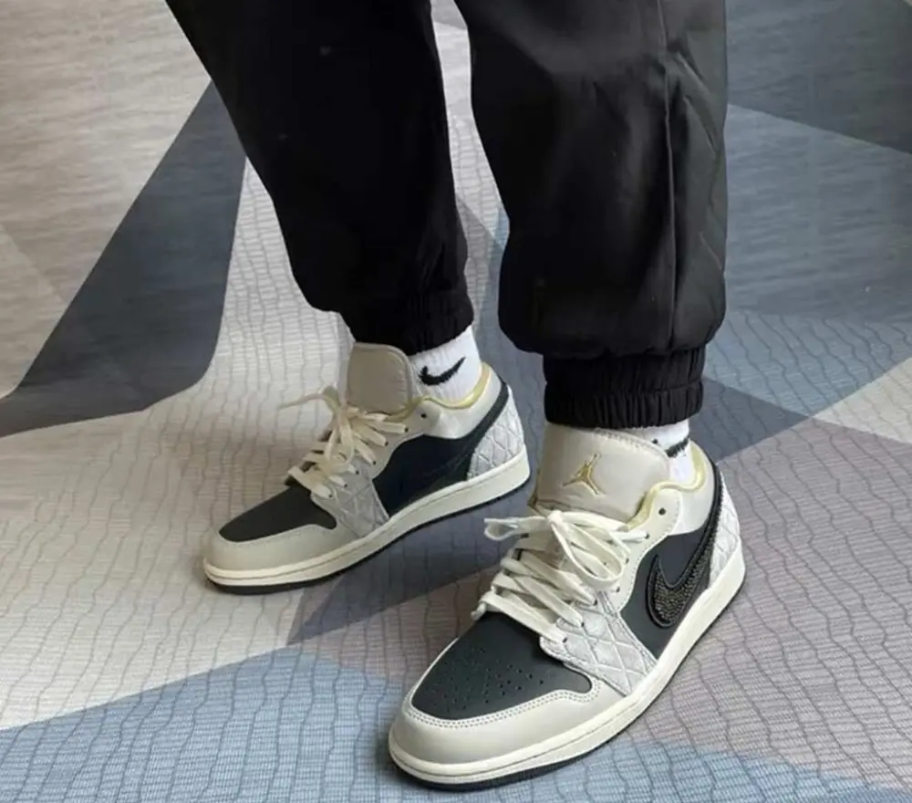 Giày Nike Air Jordan 1 Low 'Beaded Swoosh' DV1762-001 - Ảnh 5