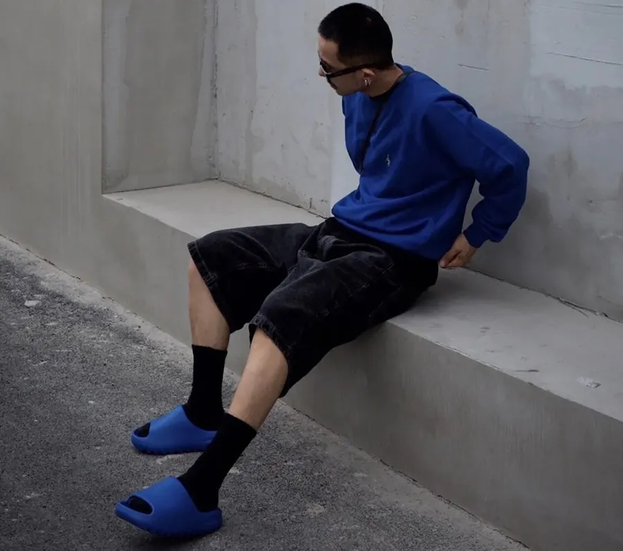 Alternative view of Dép Adidas Yeezy Slide 'Azure' ID4133