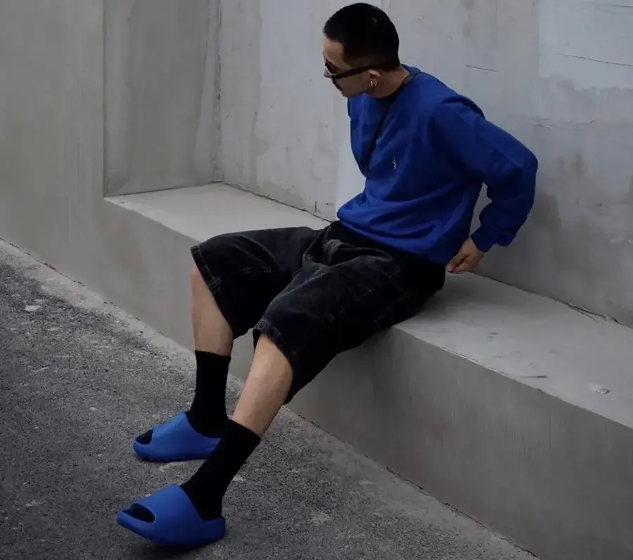 Alternative view of Dép Adidas Yeezy Slide 'Azure' ID4133