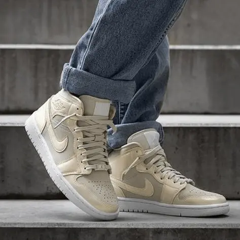 Giày Nike Wmns Air Jordan 1 Mid 'Lemon Yellow' CK6587-200 - Ảnh 5