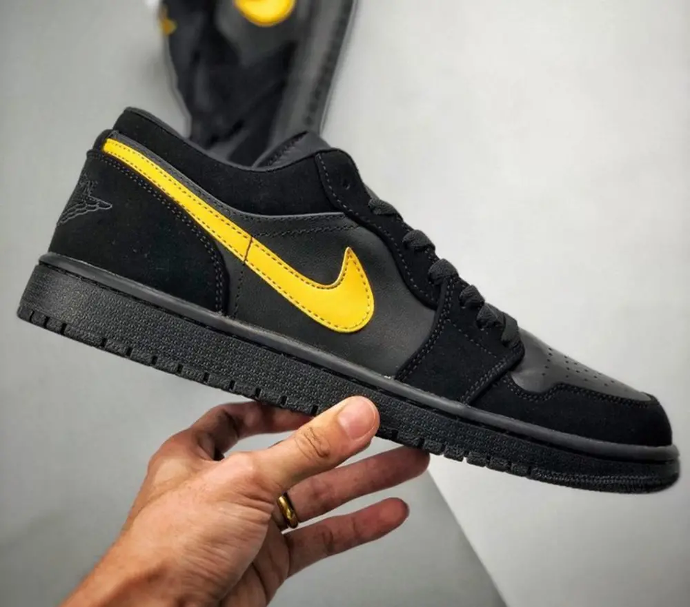 Alternative view of Giày Nike Air Jordan 1 Low 'Black University Gold' 553558-071