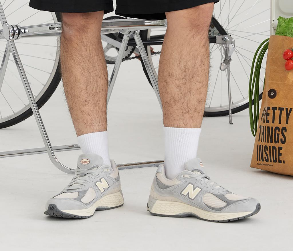 Alternative view of Giày New Balance 2002R ‘Lunar New Year Concrete’ M2002RLN