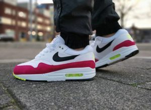 Alternative view of Giày Nike Air Max 1 'Rush Pink' AH8145-111