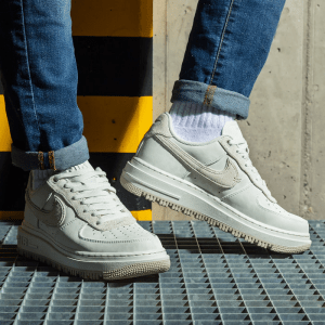 Alternative view of Giày Nike Air Force 1 Luxe 'Triple White' DD9605-100