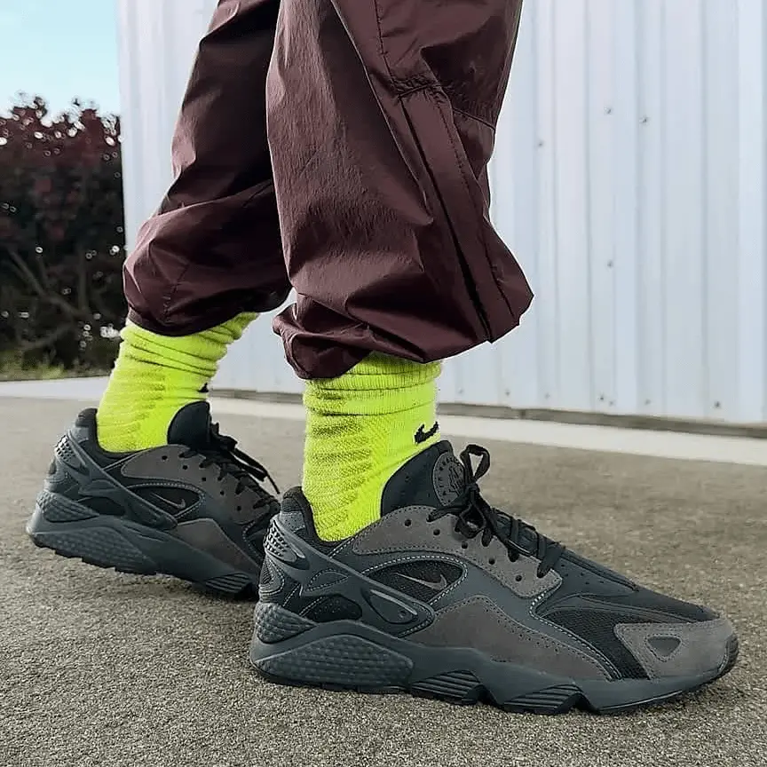 Alternative view of Giày Nike Air Huarache Runner 'Ash Anthracite' DZ3306-002