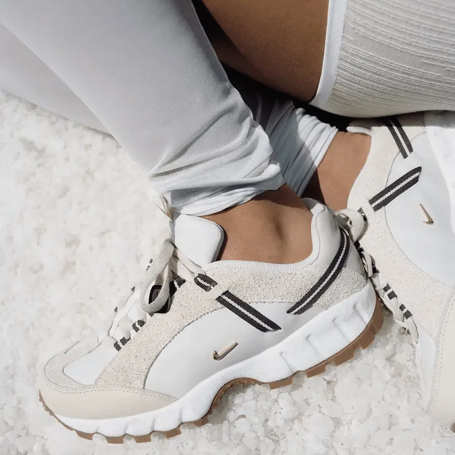 Alternative view of Giày Nike Air Humara Jacquemus 'Light Bone Gold' DR0420-001