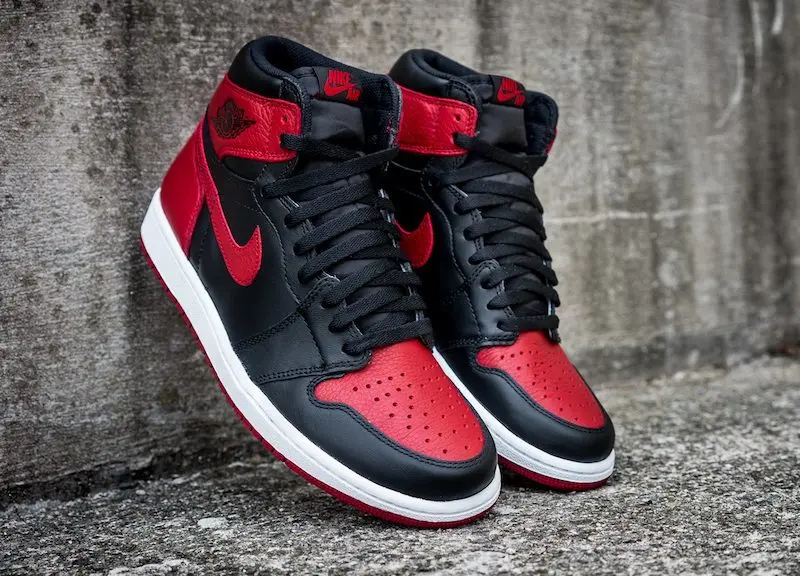 Alternative view of Giày Nike Jordan 1 Retro Bred "Banned" (2016) 555088-001