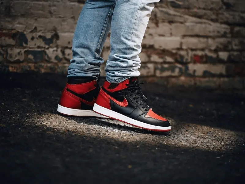 Alternative view of Giày Nike Jordan 1 Retro Bred (2013) 555088-023