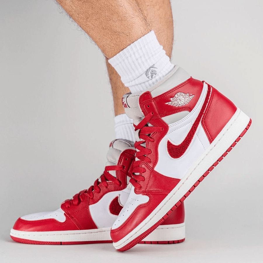 Giày Nike Air Jordan 1 Retro High OG 'Varsity Red' DJ4891-061 - Ảnh 5