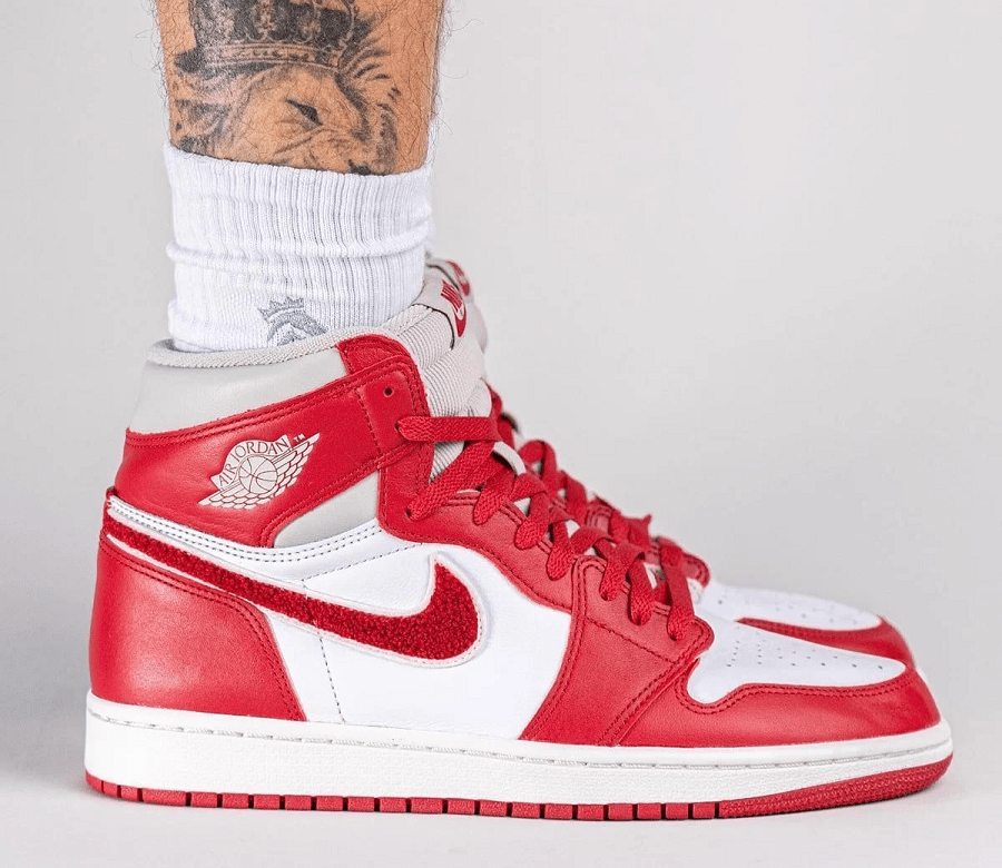 Giày Nike Air Jordan 1 Retro High OG 'Varsity Red' DJ4891-061 - Ảnh 2