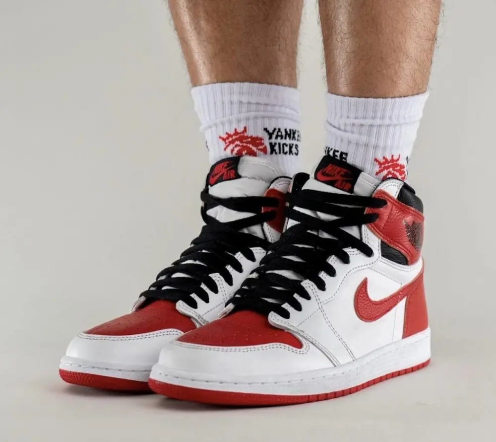 Alternative view of Giày Nike Jordan 1 Retro High OG 'Heritage' 575441-161