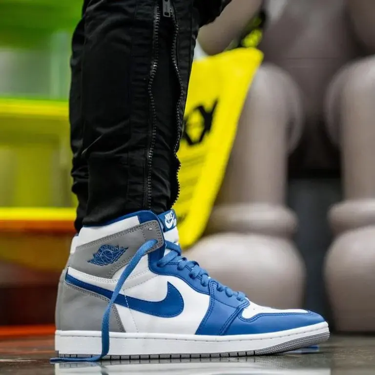 Alternative view of Giày Nike Air Jordan 1 Retro High OG 'True Blue' DZ5485-410