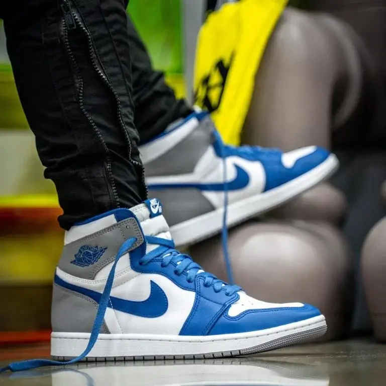 Alternative view of Giày Nike Air Jordan 1 Retro High Og Gs 'True Blue' FD1437-410