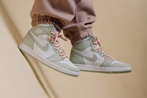 Alternative view of Giày Nike Wmns Air Jordan 1 Retro High OG 'Seafoam' CD0461-002