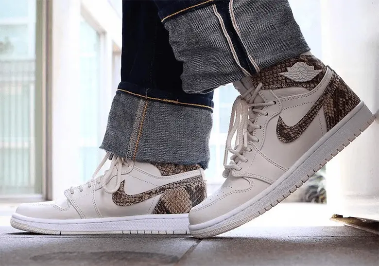 Alternative view of Giày Nike Wmns Air Jordan 1 Retro High Premium 'Phantom' AH7389-004